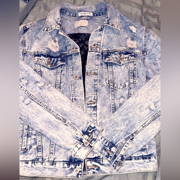 Canton Walker Women's acid washed distressed jean jacket with black lace back L - Picture 16 of 17
